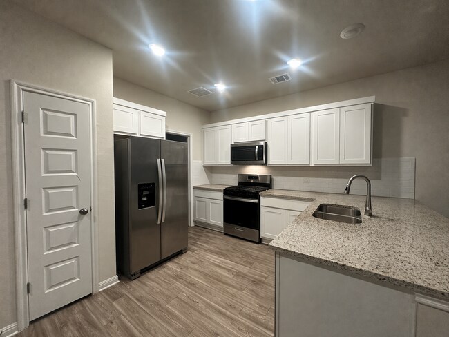 Building Photo - AVAILABLE JUNE 1ST; APPLY AT OUR WEBSITE TODAY!!