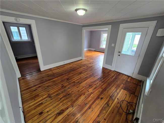 Building Photo - 121 West End Dr