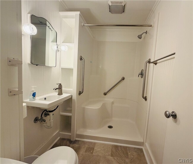 Building Photo - 1322 E Genesee St