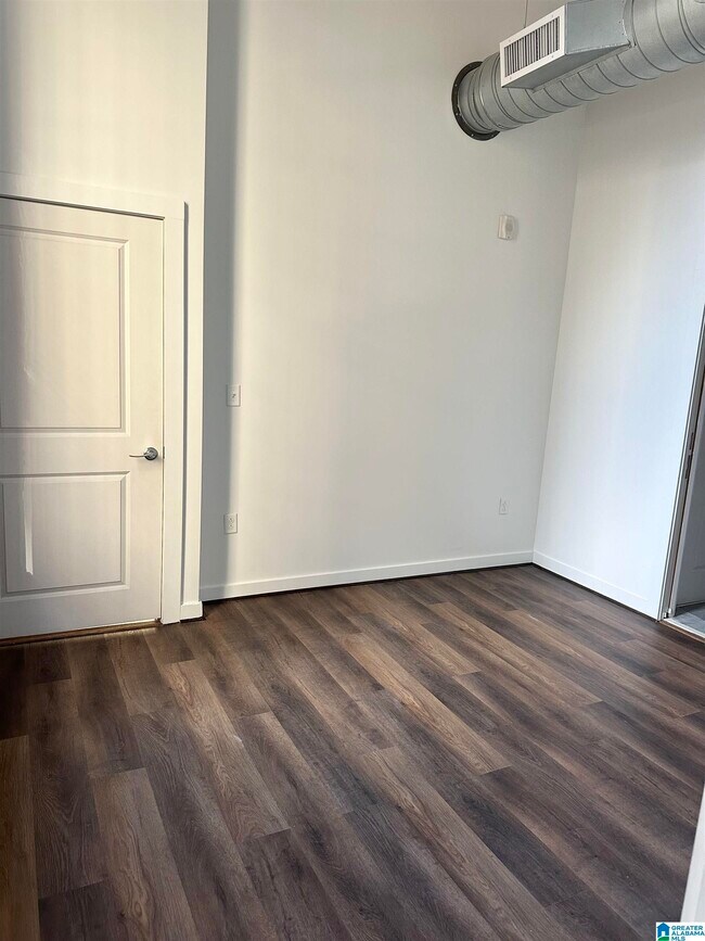 Building Photo - 2015 1st Ave N