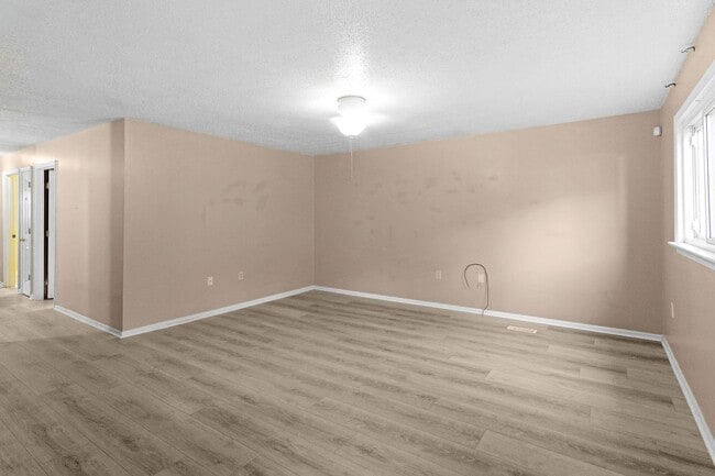 Building Photo - 4 Bed 2 Bath Home for Rent !