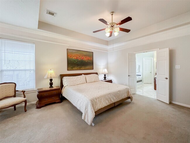 Building Photo - 9402 Brentwood Lakes Cir