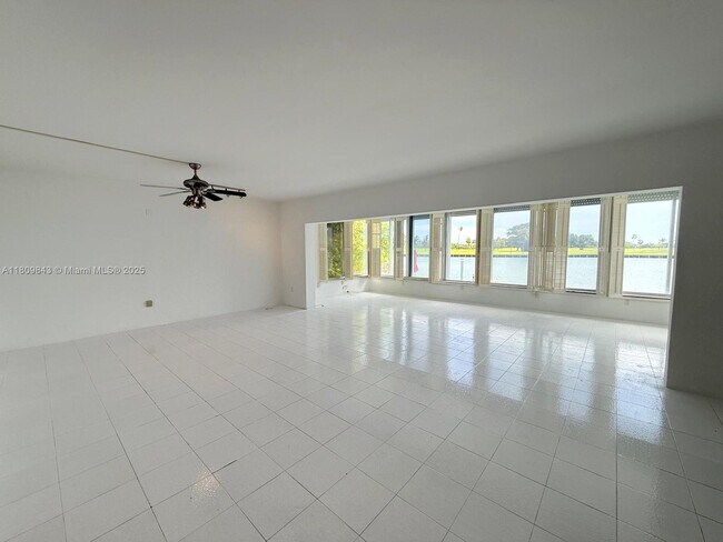 Building Photo - 9200 W Bay Harbor Dr