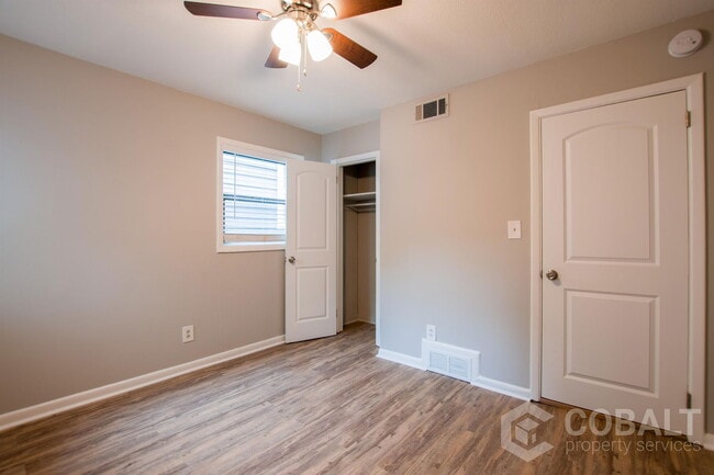 Building Photo - 886 St Charles Ave NE