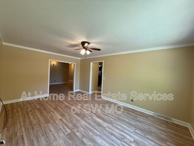 Building Photo - 516 E Stanford St