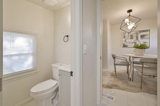 Building Photo - 4013 Mallard Dr