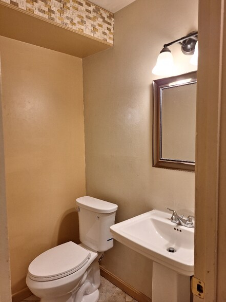 Building Photo - 7705 Swan Terrace