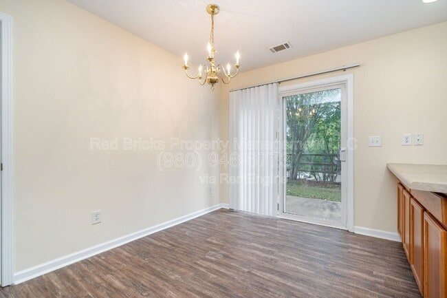 Building Photo - 16849 Greenlawn Hills Ct