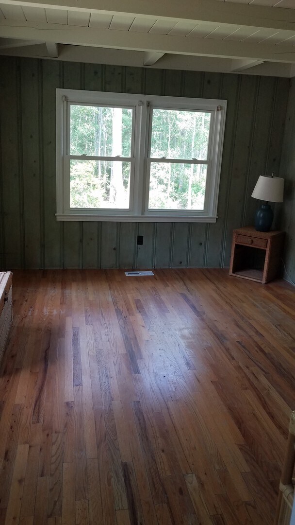 Building Photo - 5 bedroom / 4 bath home with a short drive to the beach!