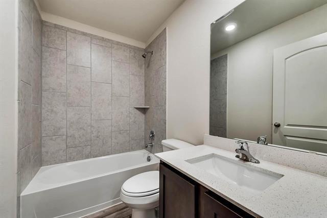 Building Photo - 3076 Chillingham Dr