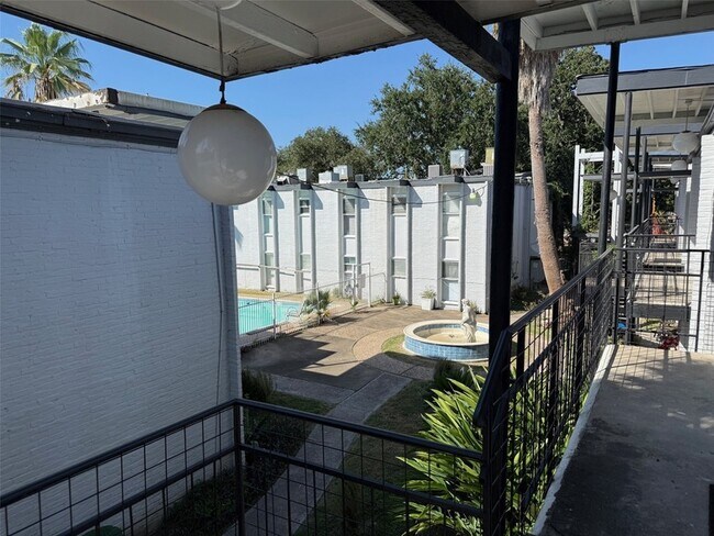 Building Photo - 1000 Heights Blvd