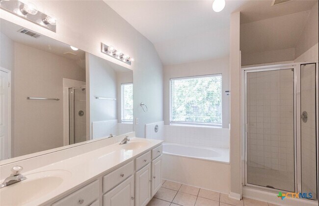 Building Photo - 452 Raven Ridge