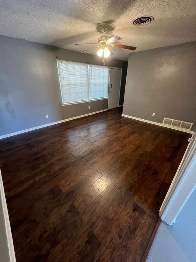 Building Photo - 3/2 In Lubbock ISD!