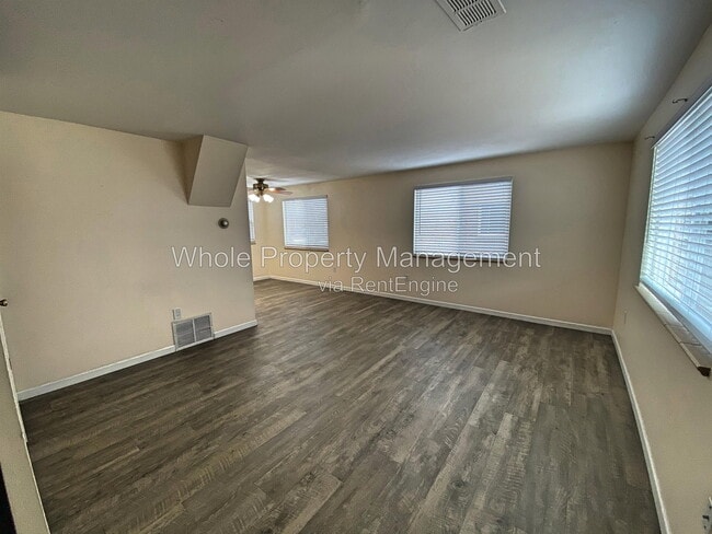 Building Photo - 4815 Flower Ct