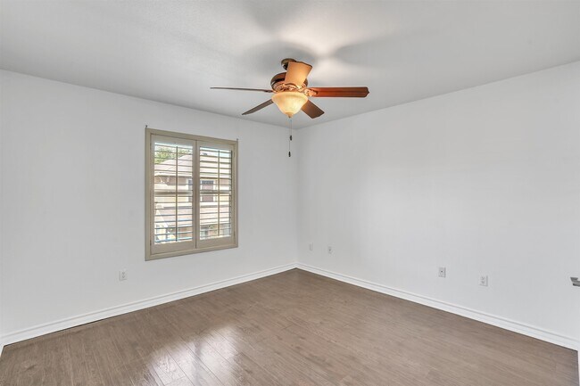 Building Photo - 9813 Sandhill Dr