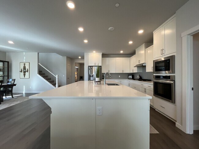 Building Photo - Spacious 5BR Home Near Mountainside High School with Loft, Balcony & Large Kitchen