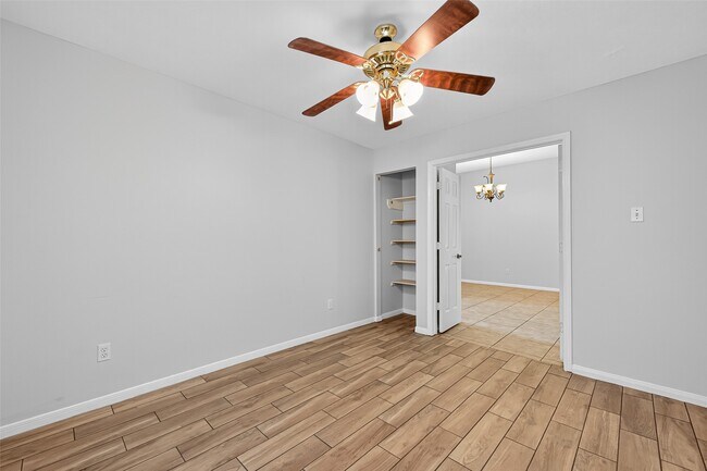 Building Photo - 16414 Sylvan Dale Dr