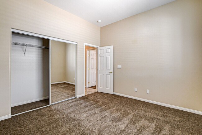 Building Photo - 4 Bedroom Single Story in Mountains Edge