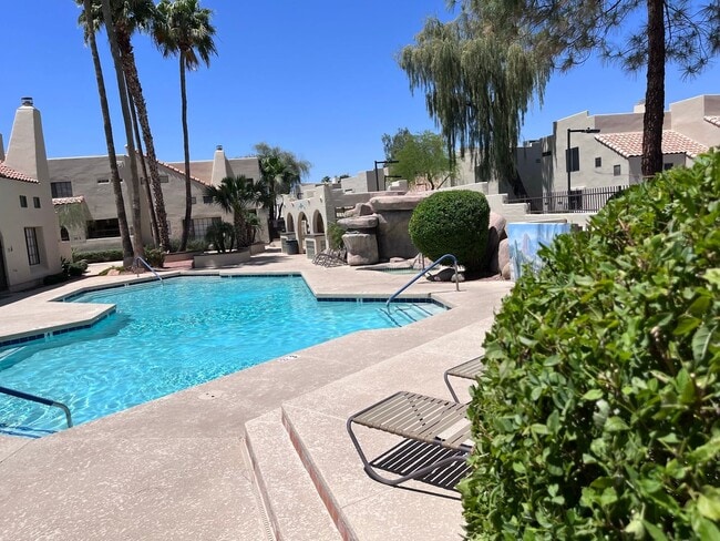 Building Photo - COMING SOON! 3 bed 3 bath Town house with ...