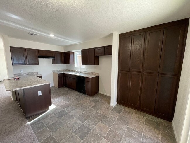 Building Photo - NEARLY NEW Home in the Desired Desert Sands Subdivision!