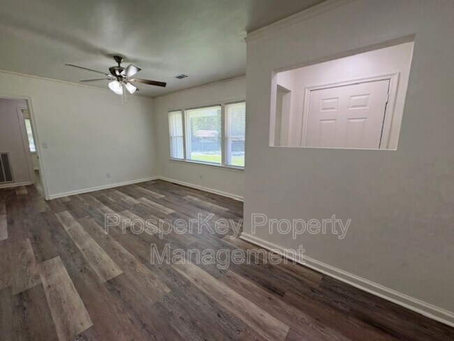 Building Photo - 5900 Frazier Dr