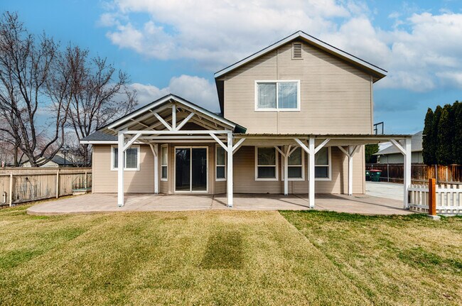 Building Photo - 2109 E Redwick Dr