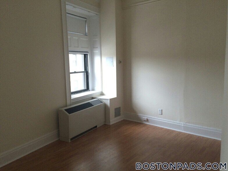 Building Photo - 62 Boylston St