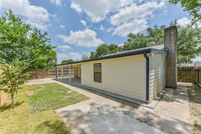 Building Photo - 210 Gentilly Dr