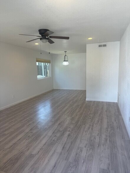 Building Photo - 1820 Marigold Ln