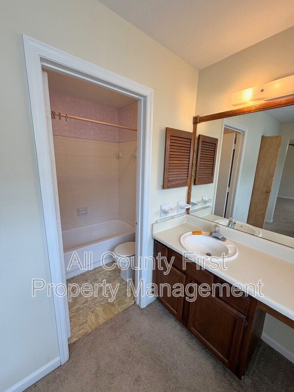 Building Photo - 1183 Red Oak Cove