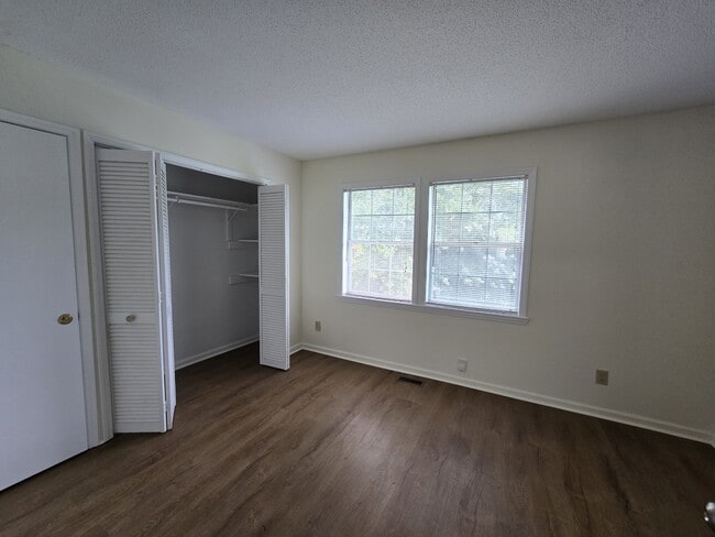Building Photo - 118 Chaucer Ct