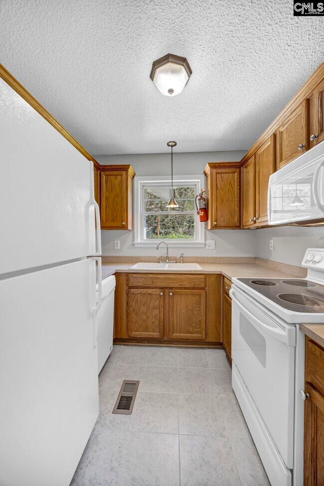 Building Photo - 23 Graymont Cir