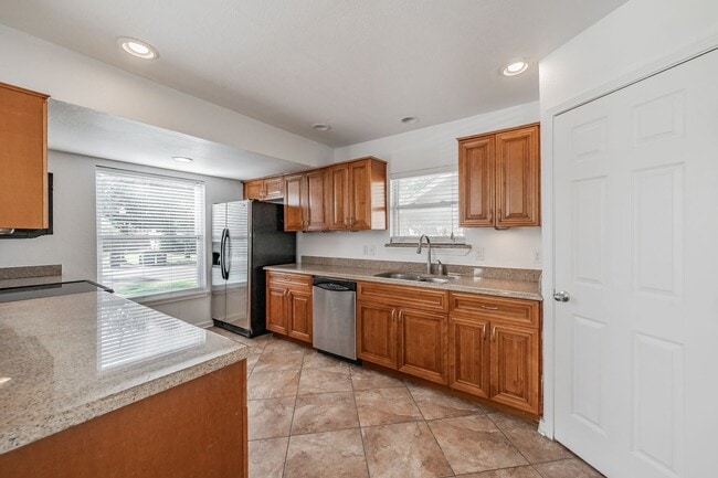 Building Photo - Cute two-bedroom, one-bath home in the hea...