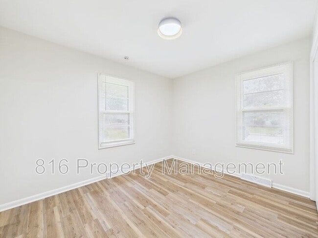 Building Photo - 8215 Ruskin Way