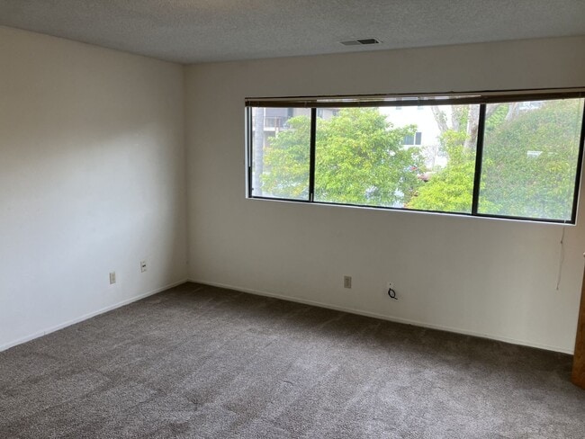 Building Photo - 173 Birch Ave