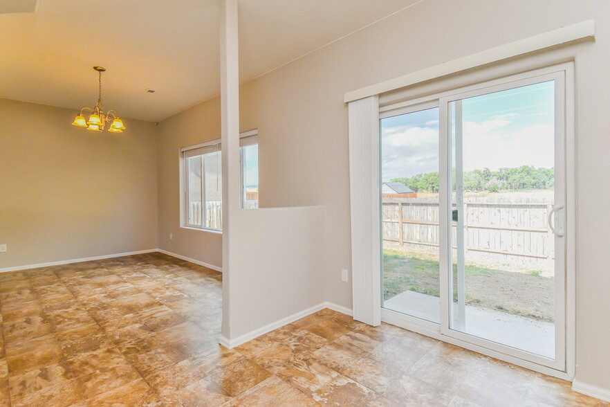 Building Photo - 9735 Desert Lily Cir