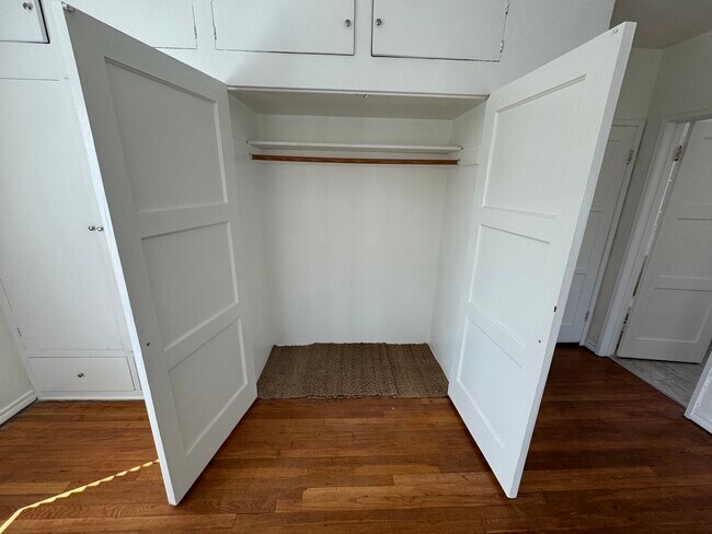 Building Photo - 9217 Alcott St