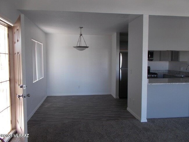 Building Photo - 806 S Langley Ave