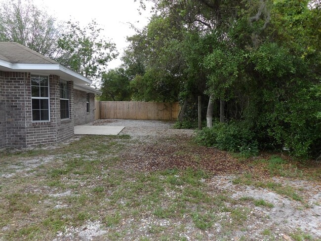Building Photo - 4 Bedroom 2 Bath 2 Car Garage 2334 Sq Ft C...