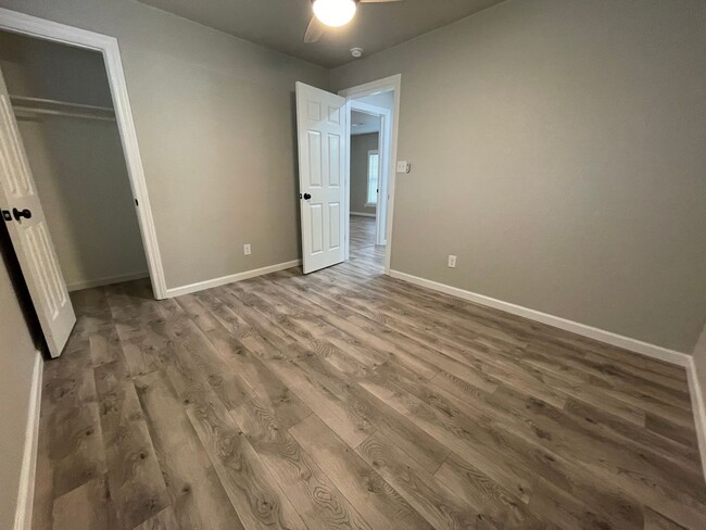 Building Photo - * Move-In Special * Beautiful 3 Bed 2 Bath...