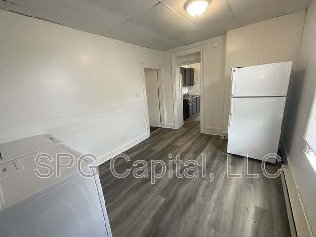 Building Photo - 262 E Garfield St