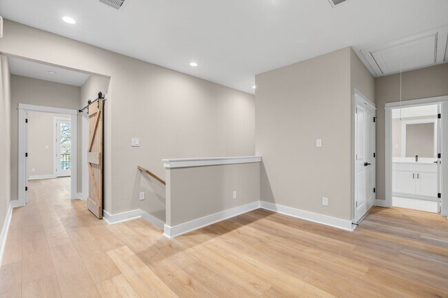 Building Photo - 5823 Sunlight Ln