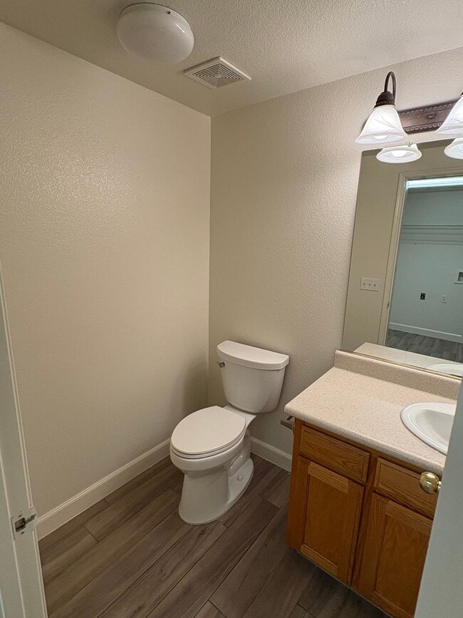 Building Photo - 2 Story Home Near Shopping Center Rent Ready!