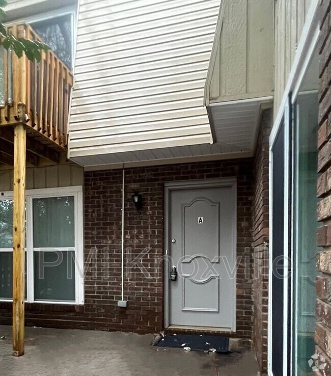 Building Photo - 9120 Woodpark Ln