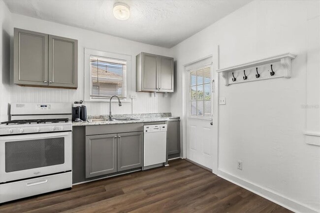Building Photo - 604 Braddock Ave