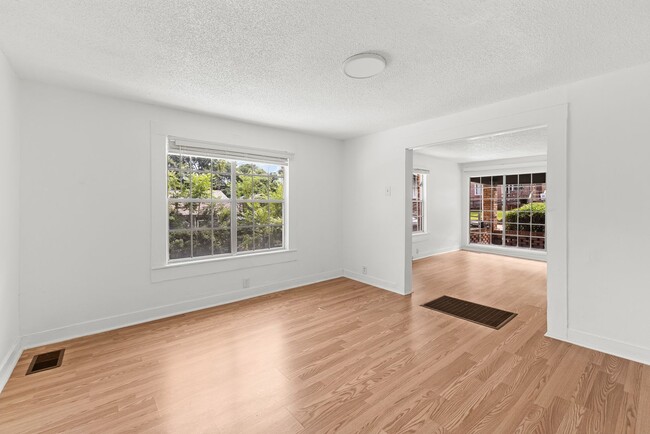 Building Photo - Charming 3 Bedroom, 2 Bathroom house
