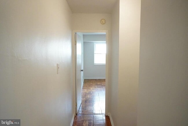 Building Photo - 1801 Clydesdale Pl NW