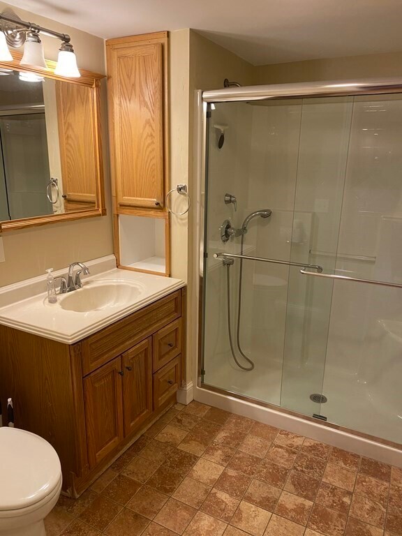 Building Photo - 84 Lake Rd