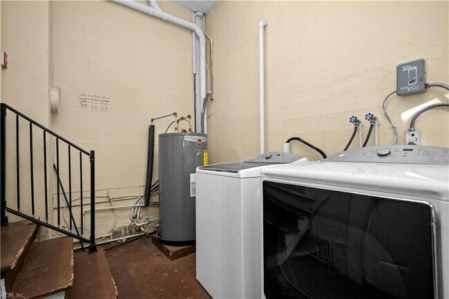 Building Photo - 3537 Buckingham St