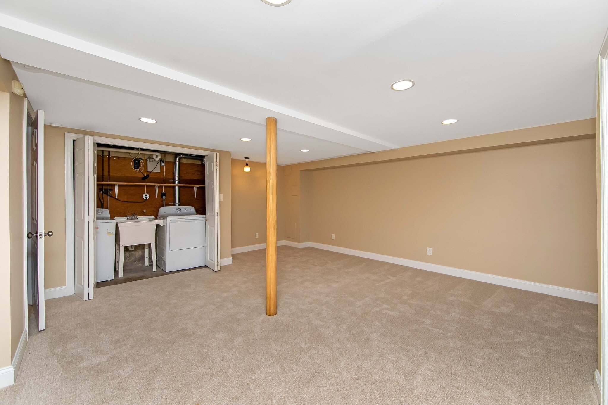 Building Photo - 204 Greenbriar Ln